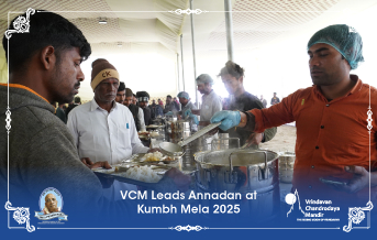 VCM Leads Annadan at Kumbh Mela 2025