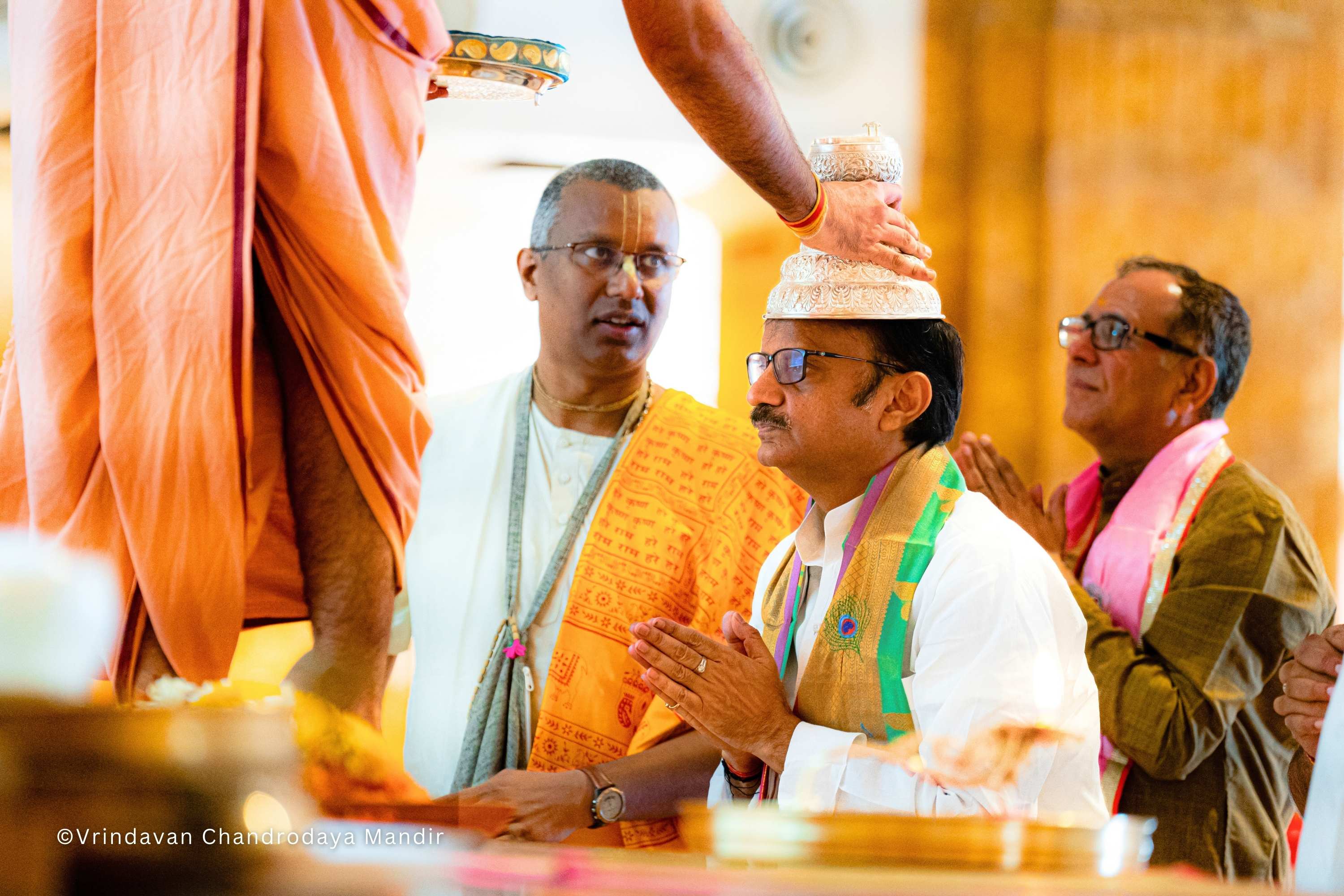 Sri Rajendra Shukla, Hon'ble Deputy Chief Minister of Madhya Pradesh, visited Vrindavan Chandrodaya Mandir today.