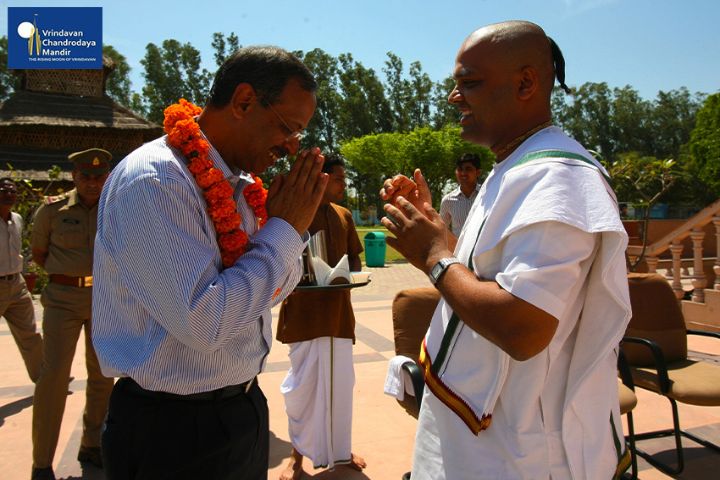 IAS Officer Anil Swarup’s visit to Vrindavan Chandrodaya Mandir