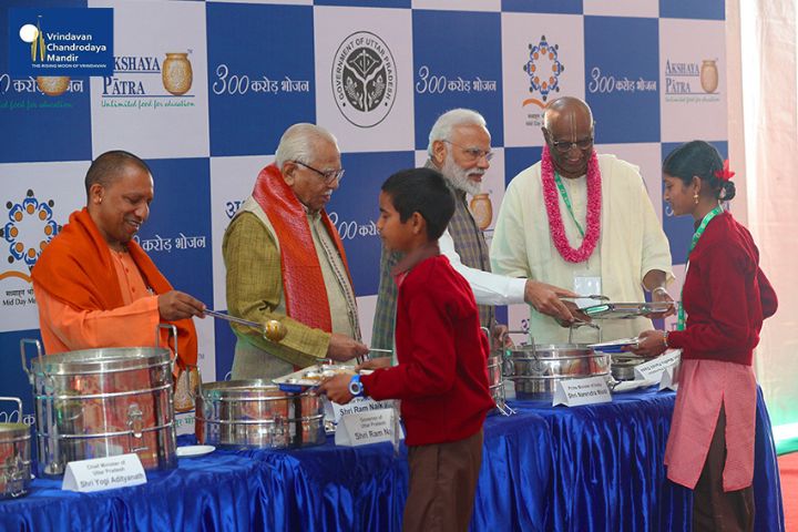 PM Modi served the 3 billionth Akshaya Patra meal at Vrindavan Chandrodaya Mandir