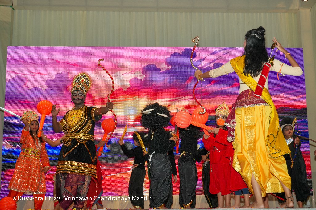 Dussehra Utsav was celebrated at Vrindavan Chandrodaya Mandir.